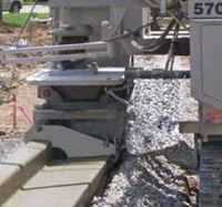 Hydraulic adjustable offset on concrete slip former machine